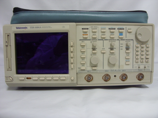 Tektronix/Oscilloscope Digital/TDS684A/24/26
