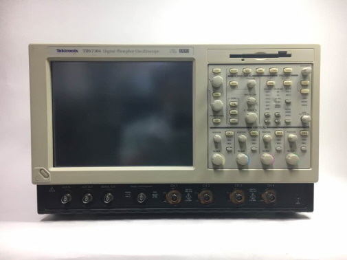 Tektronix/Oscilloscope Digital/TDS7104